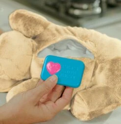 HuggiePup, Hartslagknuffel - Knuffelhond Met Hartslag En Warmhoud Zakje – Warmte Knuffel – Puppy Knuffel – Puppyknuffel Met Hartslag – Snuggle Puppy - Heartbeat 11 HuggiePup, Hartslagknuffel - Knuffelhond Met Hartslag En Warmhoud Zakje – Warmte Knuffel – Puppy Knuffel – Puppyknuffel Met Hartslag – Snuggle Puppy - Heartbeat -Hondenserie Winkel 1171x1200 3