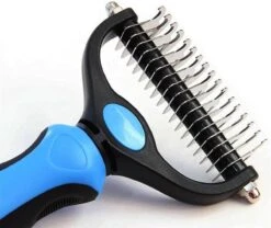 Professionele Ondervacht Kam Voor Hond En Kat S – Hondenborstel – Kattenborstel - Hondenkam –Anti Klit - Haarverwijderaar Voor Huisdieren - Pijnloos - Huisdiervriendelijk – Klittenkam - Voorkomt Haaruitval - Kleine Variant- Black Friday - Sinterklaas 11 Professionele Ondervacht Kam Voor Hond En Kat S – Hondenborstel – Kattenborstel - Hondenkam –Anti Klit - Haarverwijderaar Voor Huisdieren - Pijnloos - Huisdiervriendelijk – Klittenkam - Voorkomt Haaruitval - Kleine Variant- Black Friday - Sinterklaas -Hondenserie Winkel 1200x1012 4