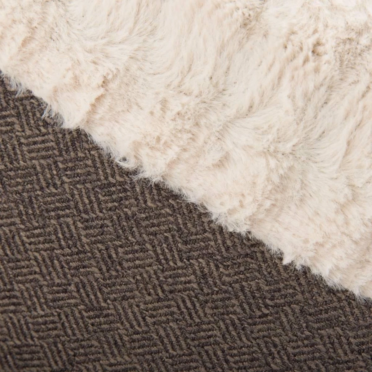 Scruffs Ellen Donut - Warme Hondenmand Van Imitatiebont - Kleur Grijs, Roze Of Bruin - Maat M Of L - Kleur: Grijs, Maat: Medium 6 Scruffs Ellen Donut - Warme Hondenmand Van Imitatiebont - Kleur Grijs, Roze Of Bruin - Maat M Of L - Kleur: Grijs, Maat: Medium - Afbeelding 4