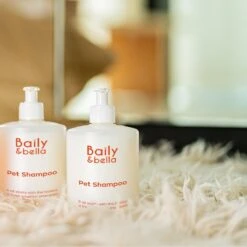 Baily & Bella | Hondenshampoo | Gevoelige Huid | Organisch En Biologisch | Witte Wacht En Puppy | 500ml 9 Baily & Bella | Hondenshampoo | Gevoelige Huid | Organisch En Biologisch | Witte Wacht En Puppy | 500ml -Hondenserie Winkel 1200x1200 1224