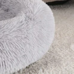 Donut Hondenmand - Zacht Pluche Hondenmanden - Antislip - Fluffy En Rond Donutmand - 100cm - Lichtgrijs 8 Donut Hondenmand - Zacht Pluche Hondenmanden - Antislip - Fluffy En Rond Donutmand - 100cm - Lichtgrijs -Hondenserie Winkel 1200x1200