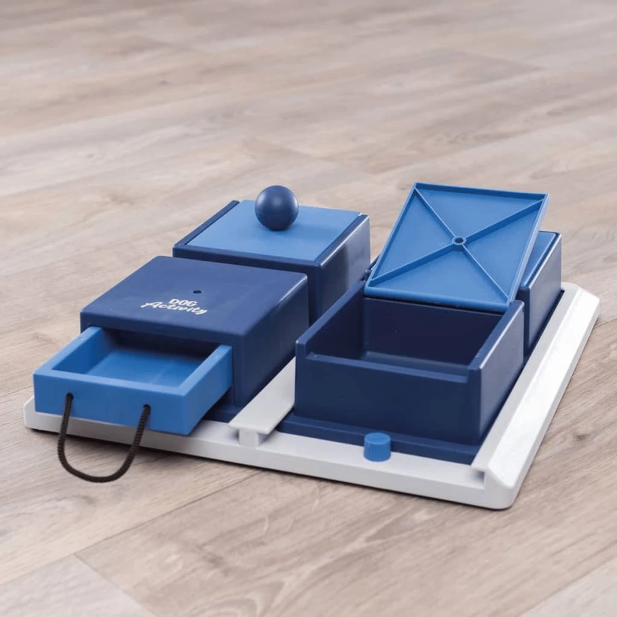 Trixie Dog Activity Poker Box 1 - 31X31 CM 5 Trixie Dog Activity Poker Box 1 - 31X31 CM - Afbeelding 3