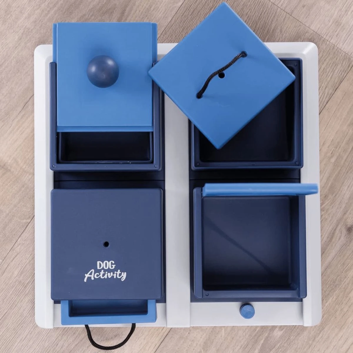 Trixie Dog Activity Poker Box 1 - 31X31 CM 12 Trixie Dog Activity Poker Box 1 - 31X31 CM - Afbeelding 10