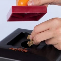 Trixie Dogtoy Dog Activity Strategy Game Gamble Box - Piepend Speelgoed - 15cm X 15cm X 9cm - Zwart/rood/oranje -Hondenserie Winkel 1200x1200 482