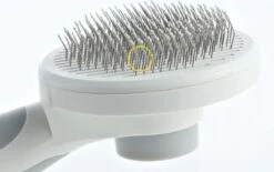 Merkloos Dierenborstel - Haarborstel Huisdieren - Borstel Voor Vacht Huisdier - Borstel Kat - Borstel Hond - Makkelijk Haar Verwijderen Met één Klik - Inclusief Speeltje - Kam Huisdier - Vachtverzorging - Massage 19 Merkloos Dierenborstel - Haarborstel Huisdieren - Borstel Voor Vacht Huisdier - Borstel Kat - Borstel Hond - Makkelijk Haar Verwijderen Met één Klik - Inclusief Speeltje - Kam Huisdier - Vachtverzorging - Massage -Hondenserie Winkel 1200x751 3