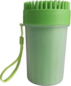 Fuzly- 2 In 1 Hondenpoten Reiniger + Handdoek - Hondenborstel - Borstel Hond / Kat - Hondenpoot Reiniger - Huisdier Poot Wassen - Borstel - Hondenverzorging - Verzorging Hond - Honden Wassen - Schoonmaak Borstel - Kattenborstel - Groen